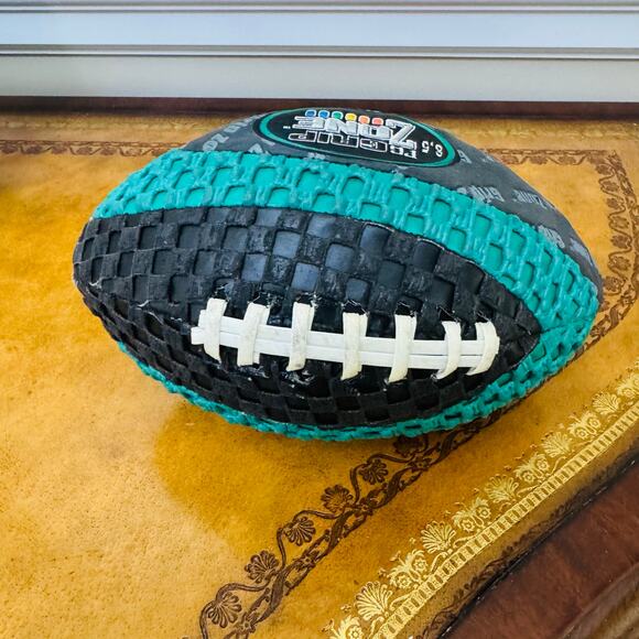 Grip Zone Foam Matrix Tehnology  8.5" V Pee Wee Football - Picture 4 of 6